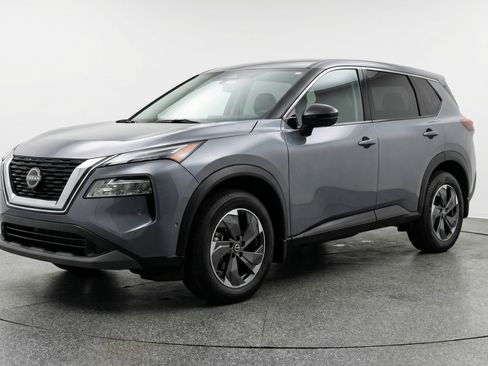 Used 2025 Nissan Rogue SV image 3