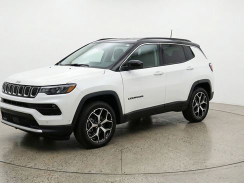 Used 2025 Jeep Compass Limited AWD/4WD image 3