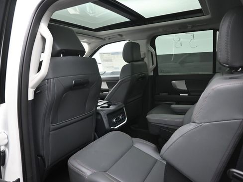 New 2025 Ford Expedition Active image 25