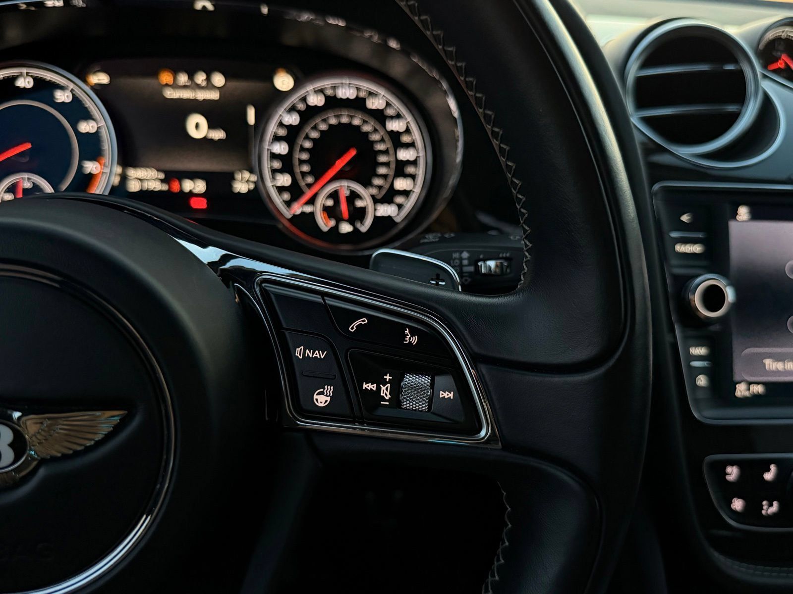 Used 2019 Bentley Bentayga AWD/4WD image 49