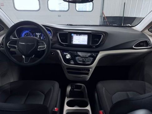 Used 2023 Chrysler Voyager LX FWD image 27