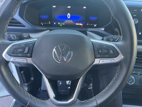 Used 2022 Volkswagen Taos SE FWD image 19
