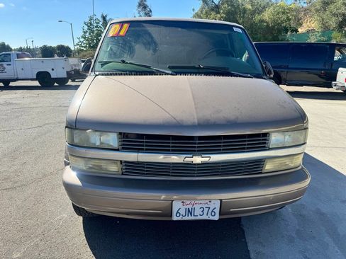 Used 2001 Chevrolet Astro Passenger RWD image 2