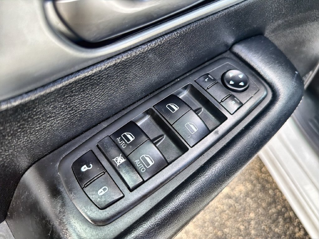 Used 2020 Chrysler Pacifica Touring-L Plus w/ Advanced Safetytec Group FWD image 15