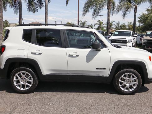 Used 2023 Jeep Renegade Latitude w/ Sun & Fun Group image 10