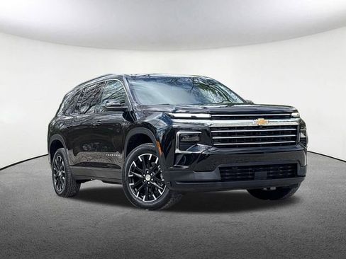 Used 2025 Chevrolet Traverse LT w/ Sun and Wheel Package AWD/4WD image 2