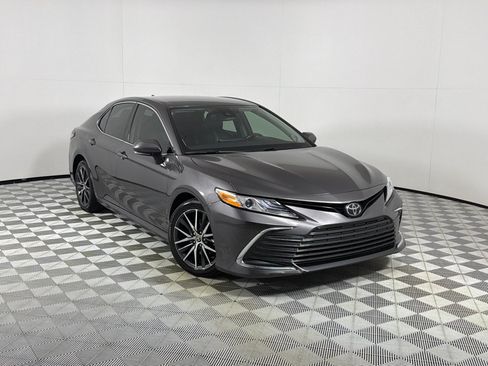 Used 2023 Toyota Camry XLE w/ Navigation Package FWD image 2