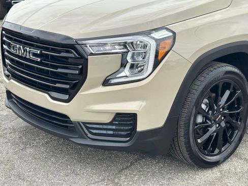 Used 2023 GMC Terrain SLE w/ Driver Convenience Package image 8