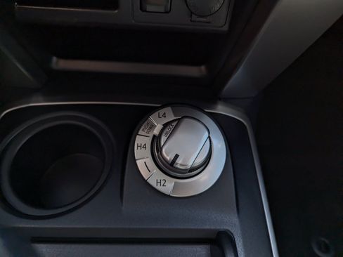 Used 2016 Toyota 4Runner SR5 AWD/4WD image 12