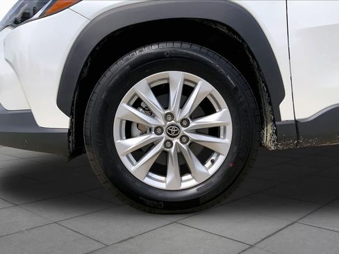 Used 2023 Toyota Corolla Cross LE FWD image 11