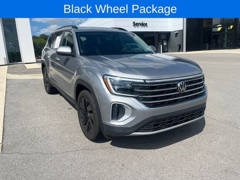 Used 2026 Volkswagen Atlas SE w/ Black Wheel Package FWD image 4
