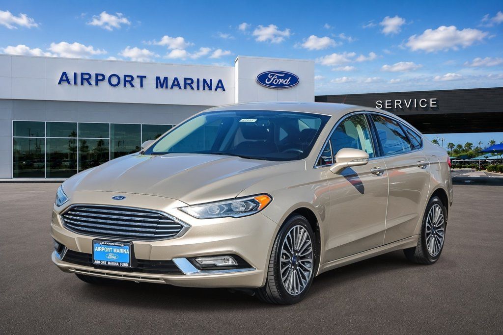 Certified 2017 Ford Fusion SE w/ Fusion SE Technology Package FWD image 4