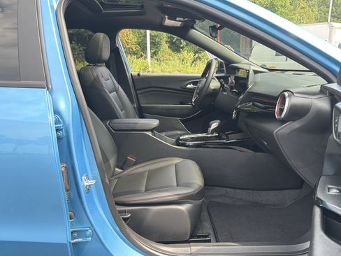 Used 2025 Chevrolet Trax RS w/ Sunroof Package FWD image 33