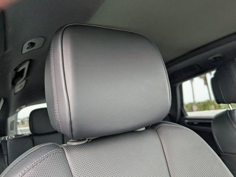 Certified 2024 Porsche Macan image 17