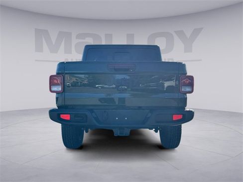 Used 2022 Jeep Gladiator Sport image 4