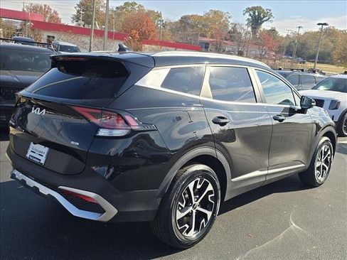 Used 2024 Kia Sportage EX image 3