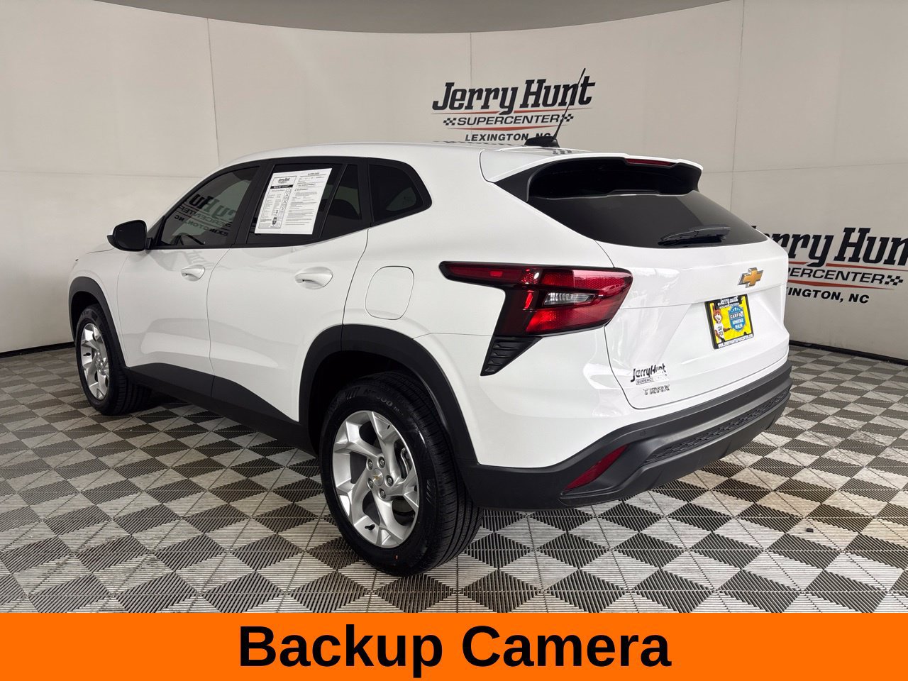 Used 2025 Chevrolet Trax LS w/ LS Convenience Package FWD image 9