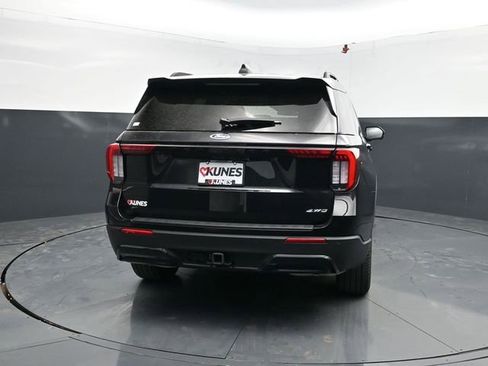 Used 2025 Ford Explorer ST-Line w/ ST-Line Street Pack AWD/4WD image 8