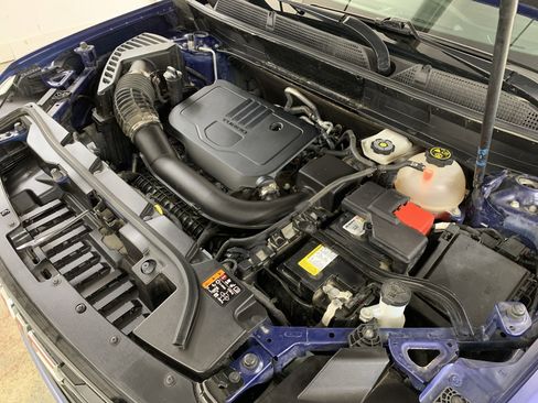 Used 2023 GMC Acadia SLE w/ Elevation Edition image 11