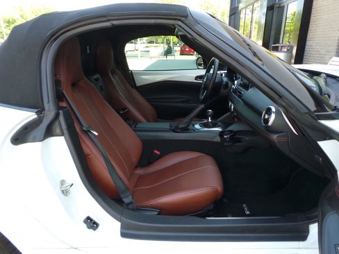 Certified 2023 MAZDA MX-5 Miata Grand Touring RWD image 38