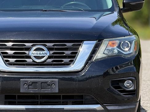 Used 2017 Nissan Pathfinder SV image 12