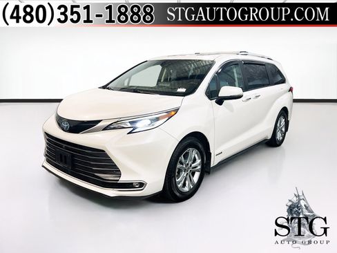 Used 2021 Toyota Sienna Platinum AWD/4WD image 1