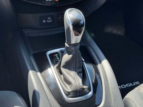 Used 2020 Nissan Rogue SV AWD/4WD image 27