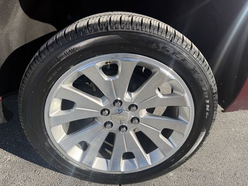 Used 2019 Chevrolet Suburban Premier image 11