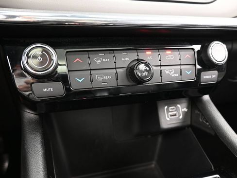 Used 2022 Jeep Compass Limited w/ Sun and Sound Group AWD/4WD image 22