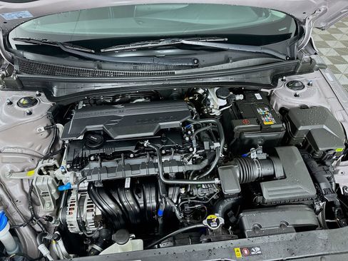 Used 2025 Hyundai Elantra SEL FWD image 31