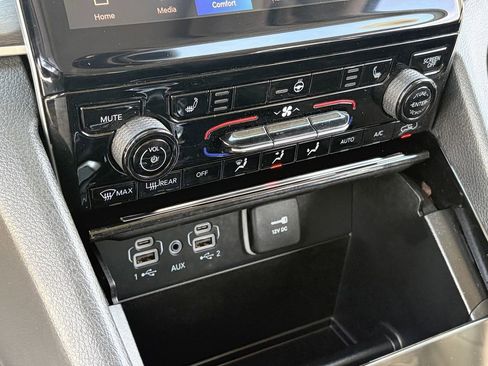 Used 2023 Jeep Grand Cherokee Limited AWD/4WD image 30