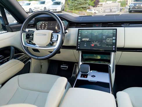 Used 2025 Land Rover Range Rover Long Wheelbase SE AWD/4WD image 44