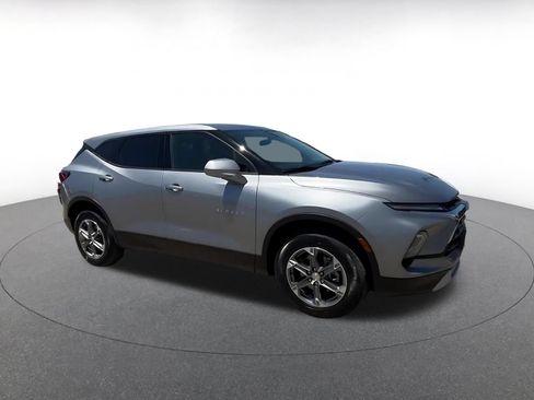 Used 2026 Chevrolet Blazer LT AWD/4WD image 2