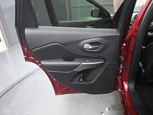 Used 2019 Jeep Cherokee High Altitude image 22