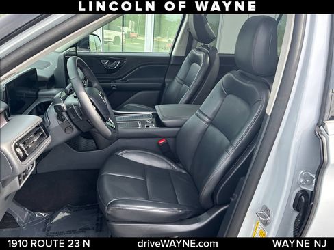 Certified 2025 Lincoln Aviator AWD image 12