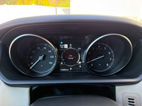 Used 2019 Land Rover Discovery SE image 30