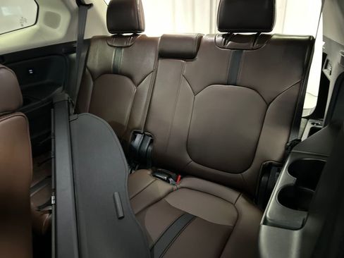 Used 2025 Honda Pilot Elite image 23