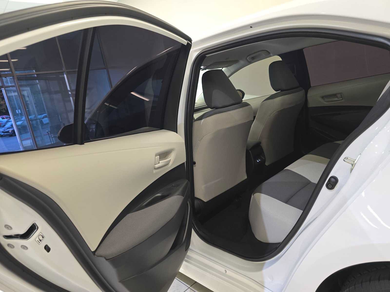 Used 2025 Toyota Corolla LE FWD image 24