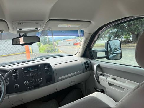 Used 2013 Chevrolet Silverado 2500 LT AWD/4WD image 19