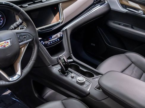 Used 2025 Cadillac XT6 Premium Luxury w/ Platinum Package AWD/4WD image 12