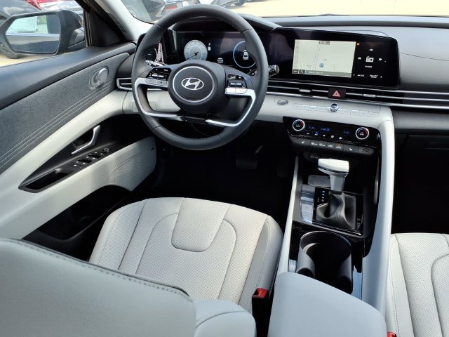 New 2026 Hyundai Elantra Limited FWD image 4