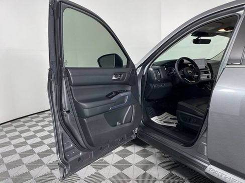 Used 2025 Nissan Pathfinder SL w/ SL Premium Package FWD image 18