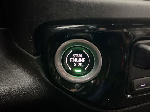 Used 2024 Chevrolet Silverado 2500 ZR2 w/ Technology Package image 15