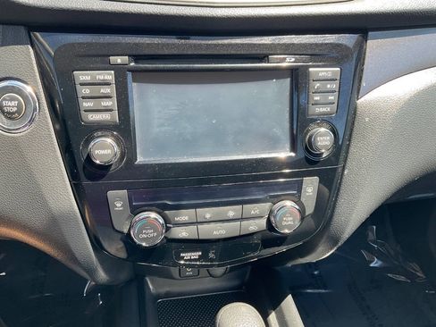 Used 2015 Nissan Rogue SV w/ SV Premium Package FWD image 17
