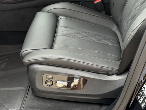 New 2026 BMW X7 M60i image 19