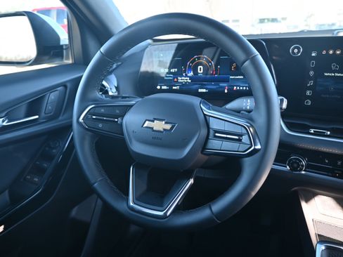 Used 2026 Chevrolet Equinox LT image 11