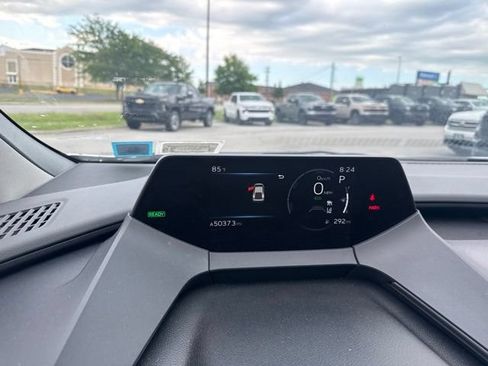Used 2024 Toyota Prius LE FWD image 19