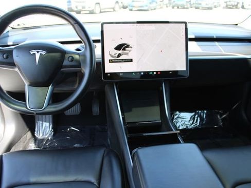 Used 2018 Tesla Model 3 Long Range RWD image 11