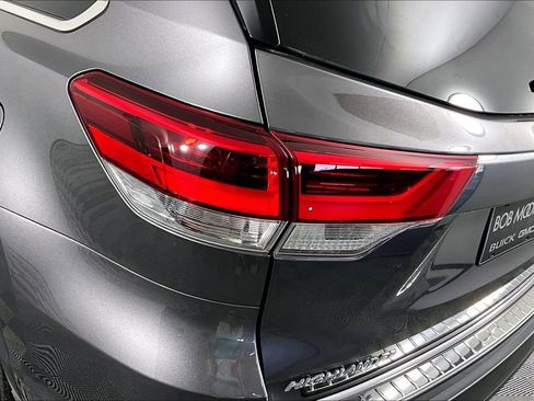 Used 2019 Toyota Highlander Limited FWD image 21