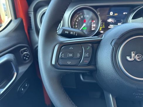 Used 2023 Jeep Wrangler Unlimited w/ Convenience Group AWD/4WD image 17
